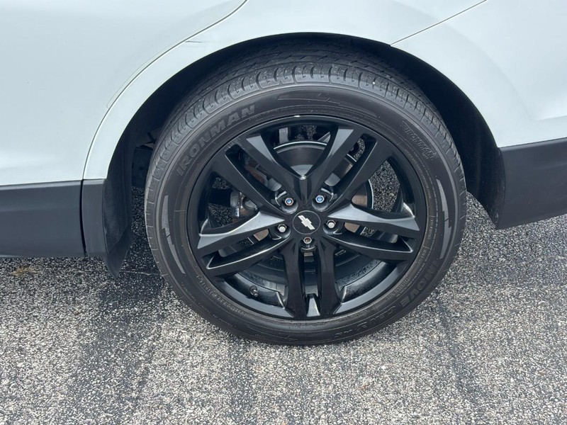 Chevrolet Equinox Vehicle Full-screen Gallery Image 9