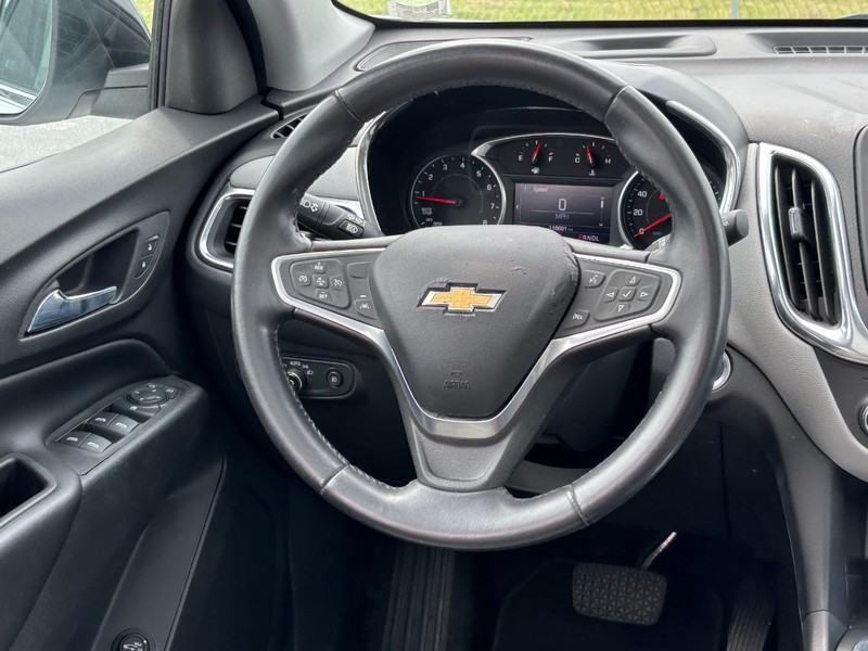 Chevrolet Equinox Vehicle Full-screen Gallery Image 12