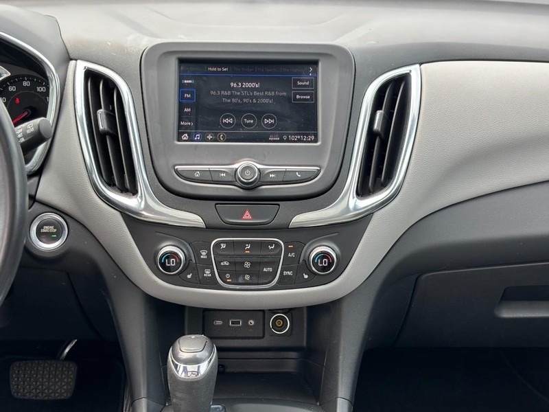 Chevrolet Equinox Vehicle Full-screen Gallery Image 13