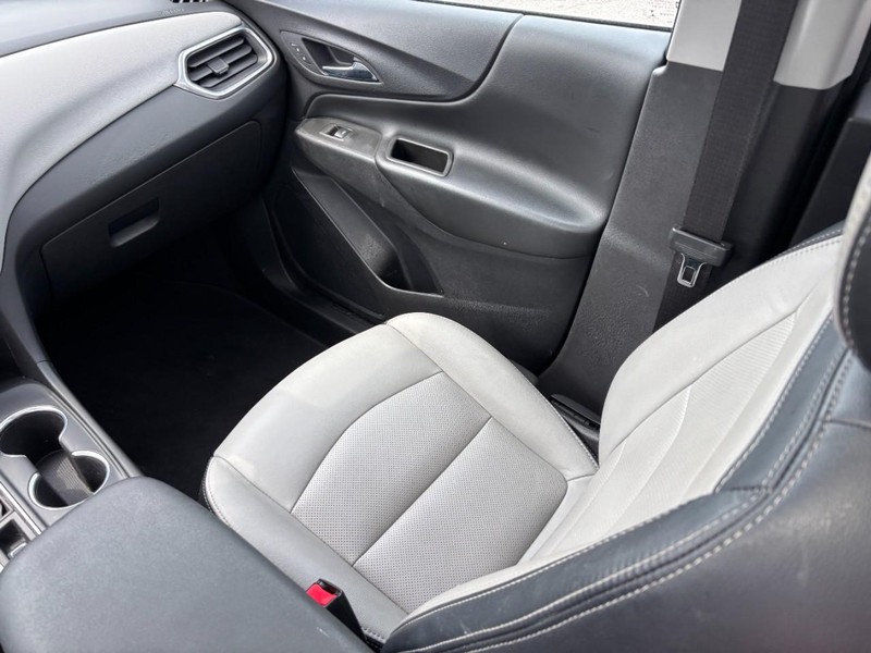 Chevrolet Equinox Vehicle Full-screen Gallery Image 14