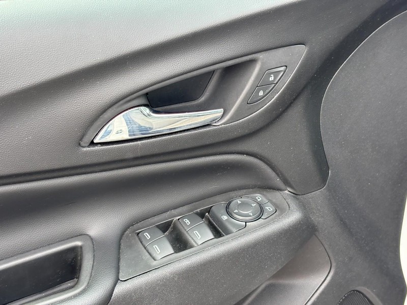 Chevrolet Equinox Vehicle Full-screen Gallery Image 16