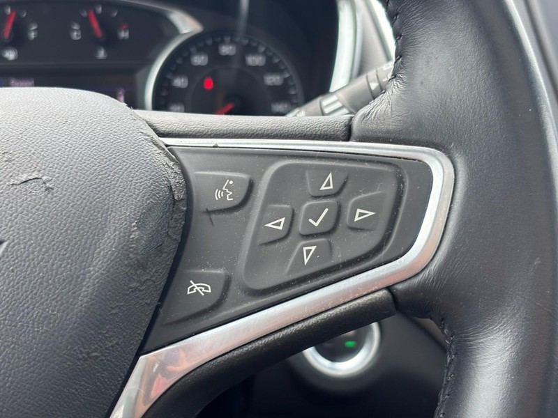 Chevrolet Equinox Vehicle Full-screen Gallery Image 18