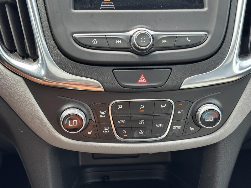 Chevrolet Equinox Vehicle Full-screen Gallery Image 22
