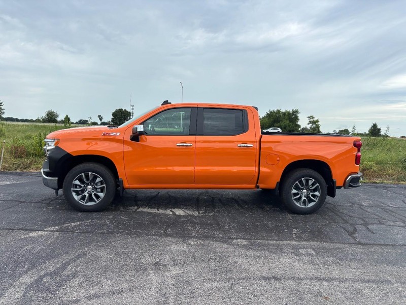 Chevrolet Silverado 1500 Vehicle Full-screen Gallery Image 2