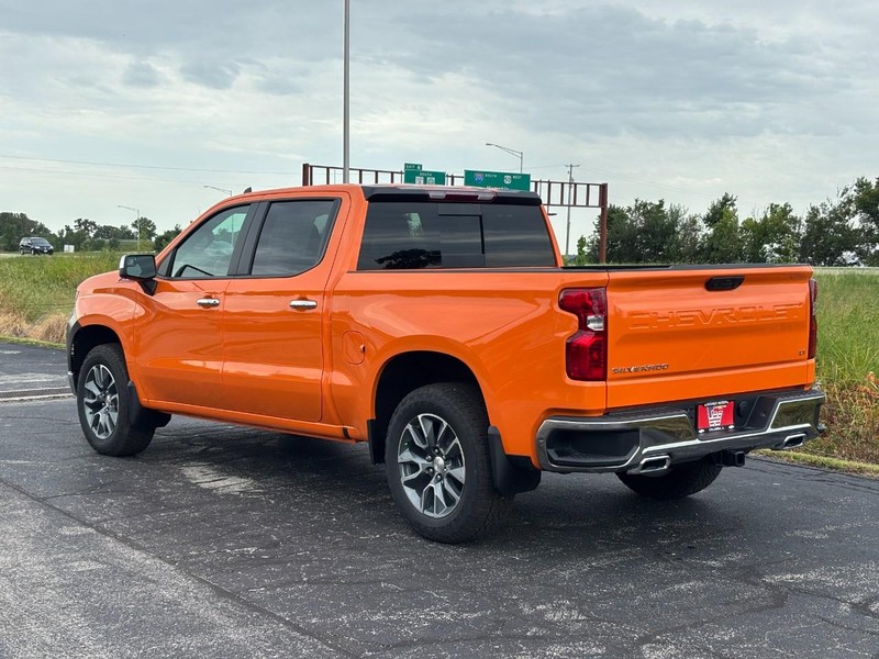 Chevrolet Silverado 1500 Vehicle Full-screen Gallery Image 3