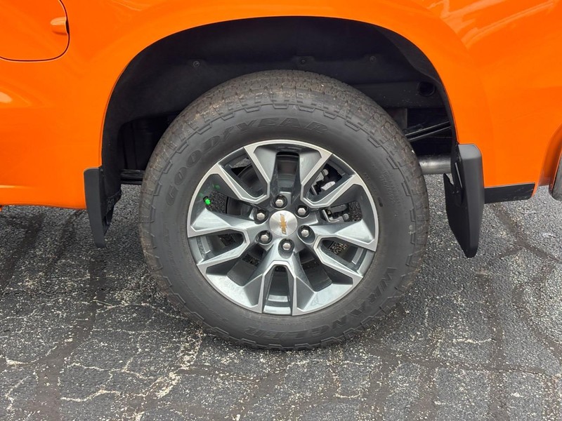 Chevrolet Silverado 1500 Vehicle Full-screen Gallery Image 4