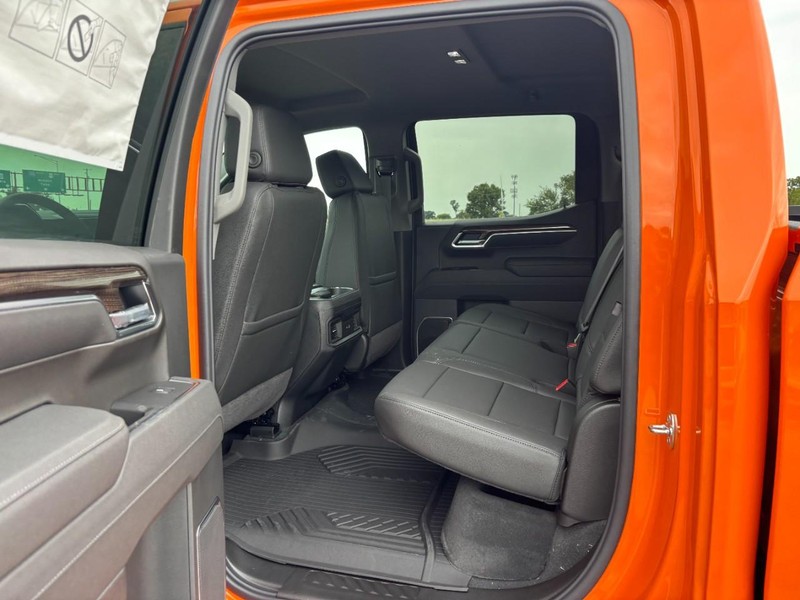 Chevrolet Silverado 1500 Vehicle Full-screen Gallery Image 5