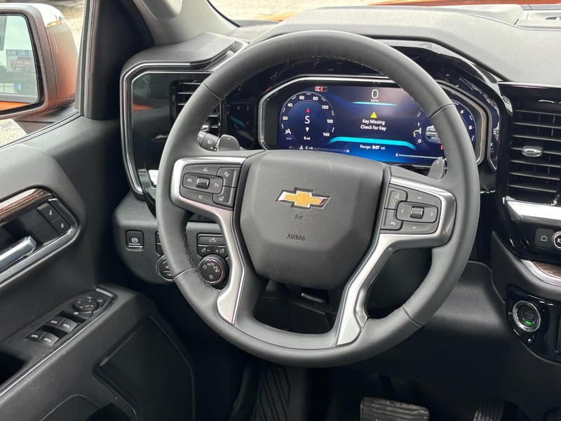 Chevrolet Silverado 1500 Vehicle Full-screen Gallery Image 7