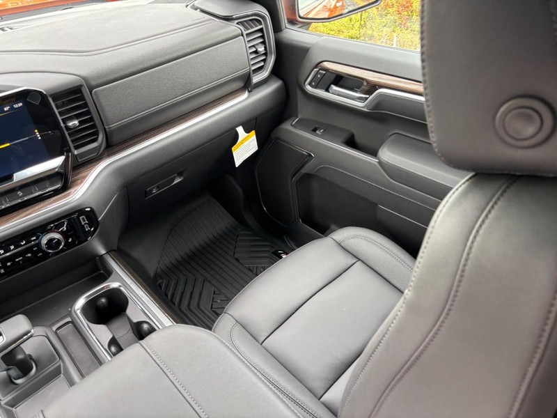 Chevrolet Silverado 1500 Vehicle Full-screen Gallery Image 9