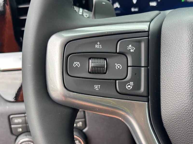 Chevrolet Silverado 1500 Vehicle Full-screen Gallery Image 12