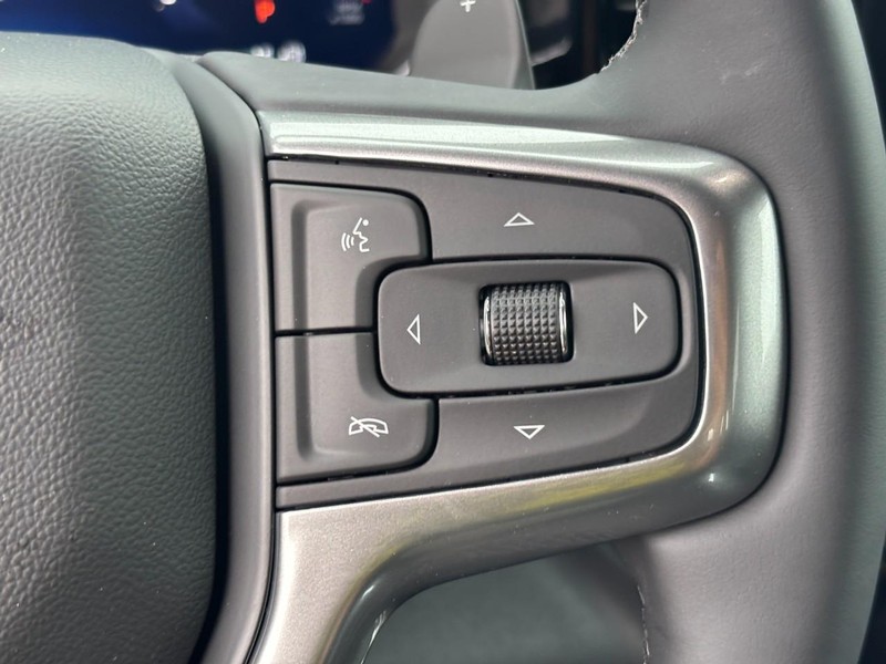 Chevrolet Silverado 1500 Vehicle Full-screen Gallery Image 13