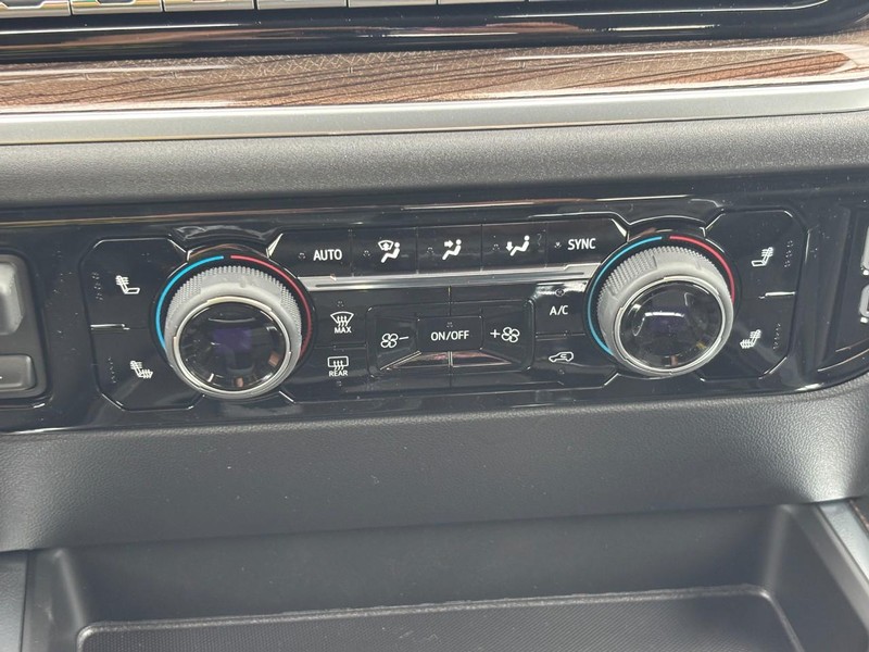 Chevrolet Silverado 1500 Vehicle Full-screen Gallery Image 18