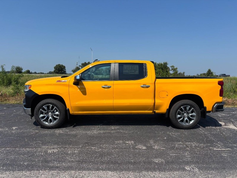Chevrolet Silverado 1500 Vehicle Full-screen Gallery Image 2