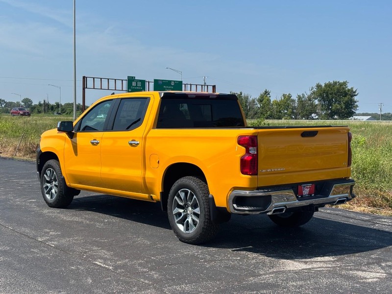 Chevrolet Silverado 1500 Vehicle Full-screen Gallery Image 3