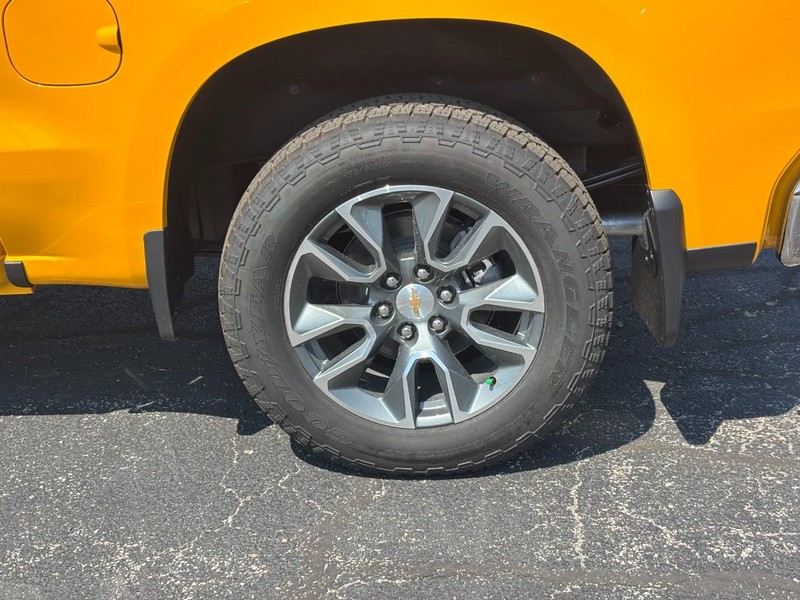 Chevrolet Silverado 1500 Vehicle Full-screen Gallery Image 4