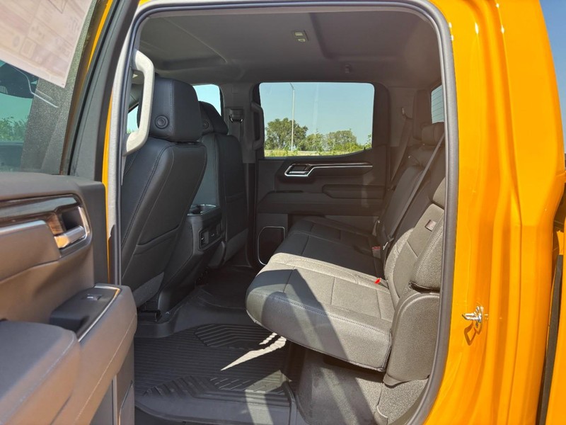 Chevrolet Silverado 1500 Vehicle Full-screen Gallery Image 5