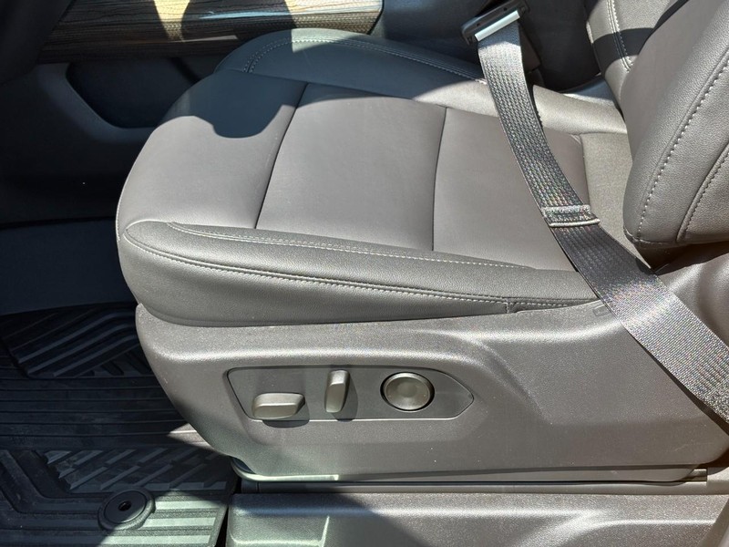 Chevrolet Silverado 1500 Vehicle Full-screen Gallery Image 10