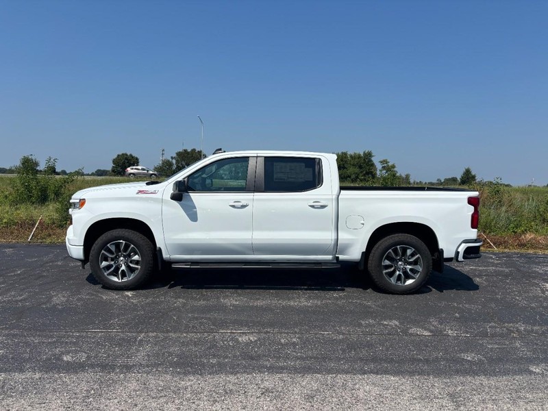 Chevrolet Silverado 1500 Vehicle Full-screen Gallery Image 2