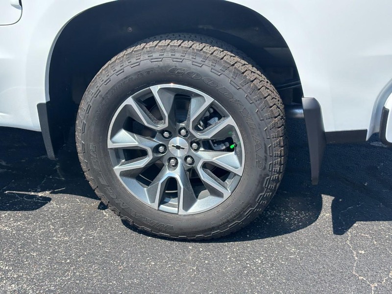 Chevrolet Silverado 1500 Vehicle Full-screen Gallery Image 4