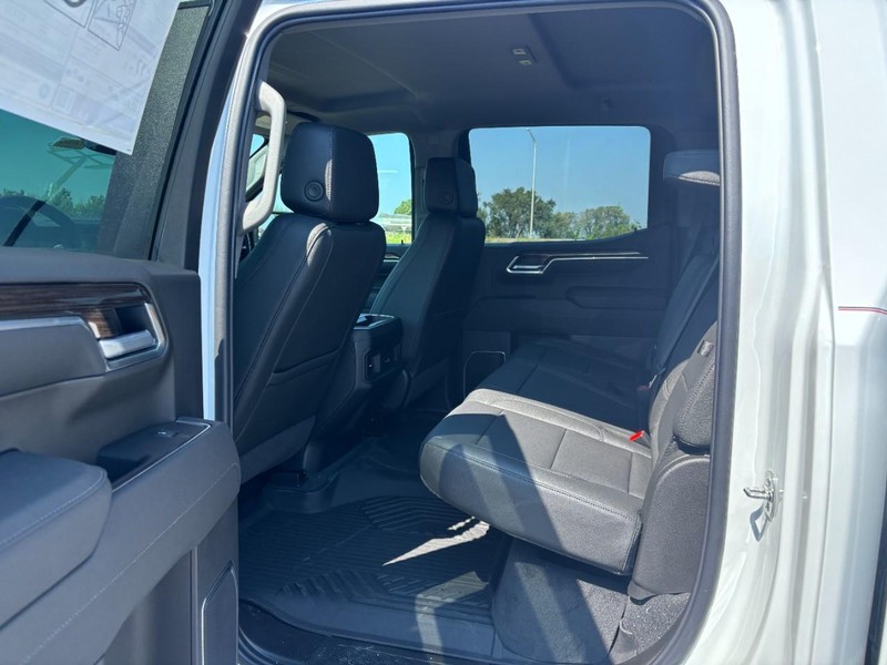 Chevrolet Silverado 1500 Vehicle Full-screen Gallery Image 5