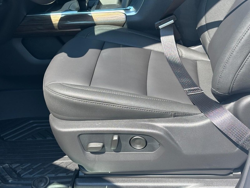 Chevrolet Silverado 1500 Vehicle Full-screen Gallery Image 10