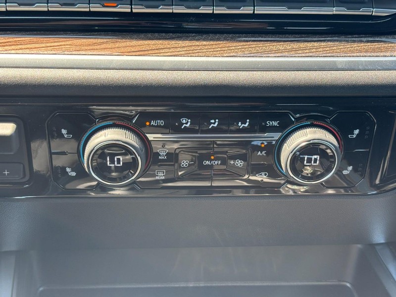 Chevrolet Silverado 1500 Vehicle Full-screen Gallery Image 18