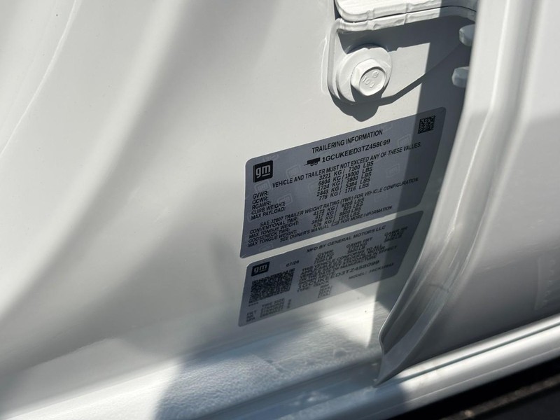 Chevrolet Silverado 1500 Vehicle Full-screen Gallery Image 19