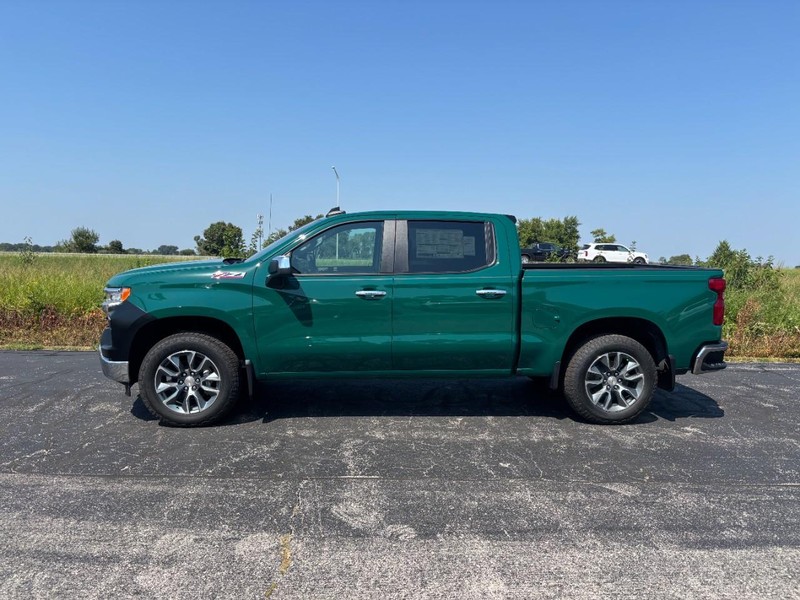 Chevrolet Silverado 1500 Vehicle Full-screen Gallery Image 2