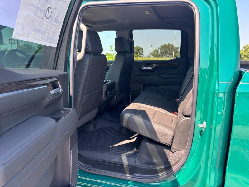Chevrolet Silverado 1500 Vehicle Full-screen Gallery Image 5
