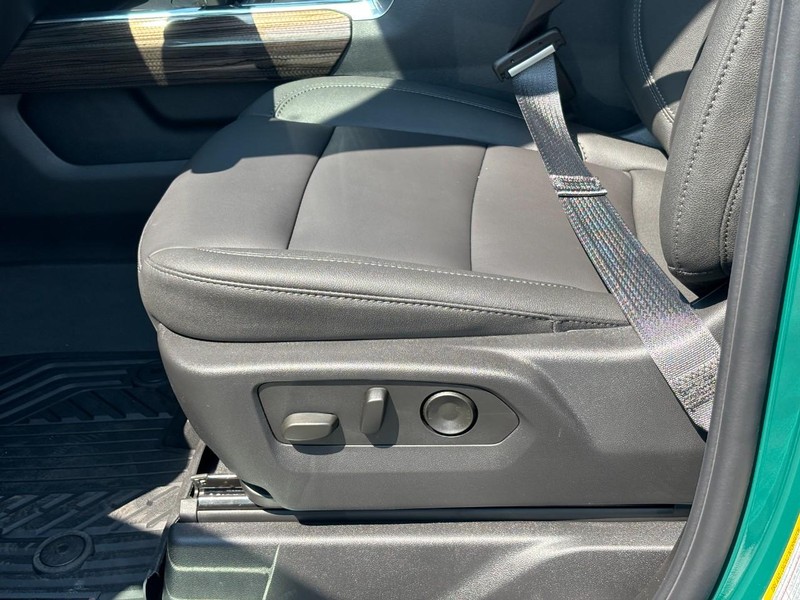 Chevrolet Silverado 1500 Vehicle Full-screen Gallery Image 10