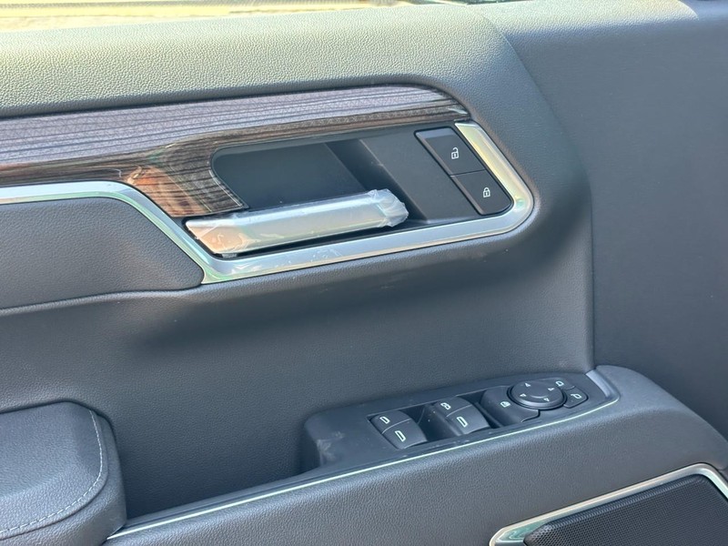Chevrolet Silverado 1500 Vehicle Full-screen Gallery Image 11