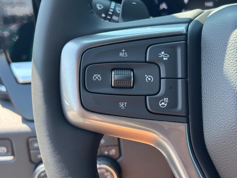 Chevrolet Silverado 1500 Vehicle Full-screen Gallery Image 12