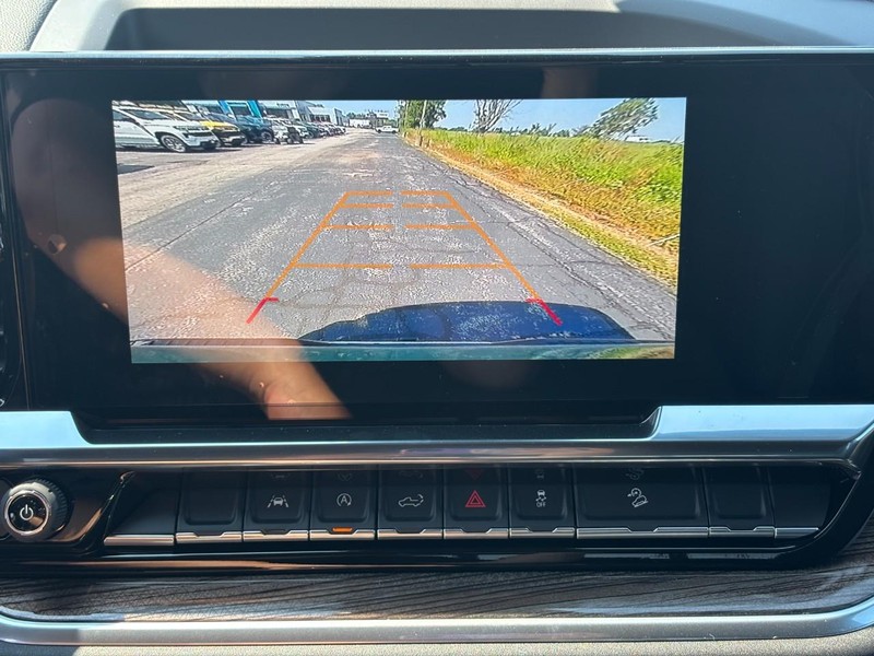 Chevrolet Silverado 1500 Vehicle Full-screen Gallery Image 17