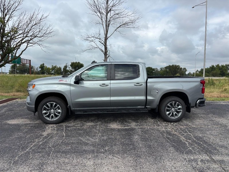 Chevrolet Silverado 1500 Vehicle Full-screen Gallery Image 2