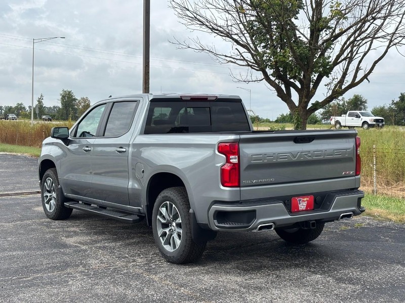 Chevrolet Silverado 1500 Vehicle Full-screen Gallery Image 3