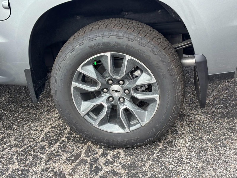 Chevrolet Silverado 1500 Vehicle Full-screen Gallery Image 4