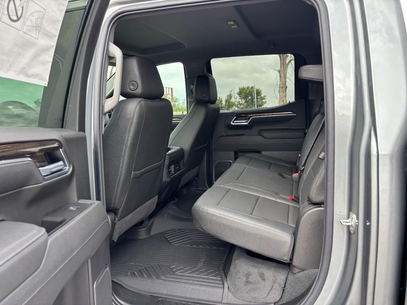 Chevrolet Silverado 1500 Vehicle Full-screen Gallery Image 5