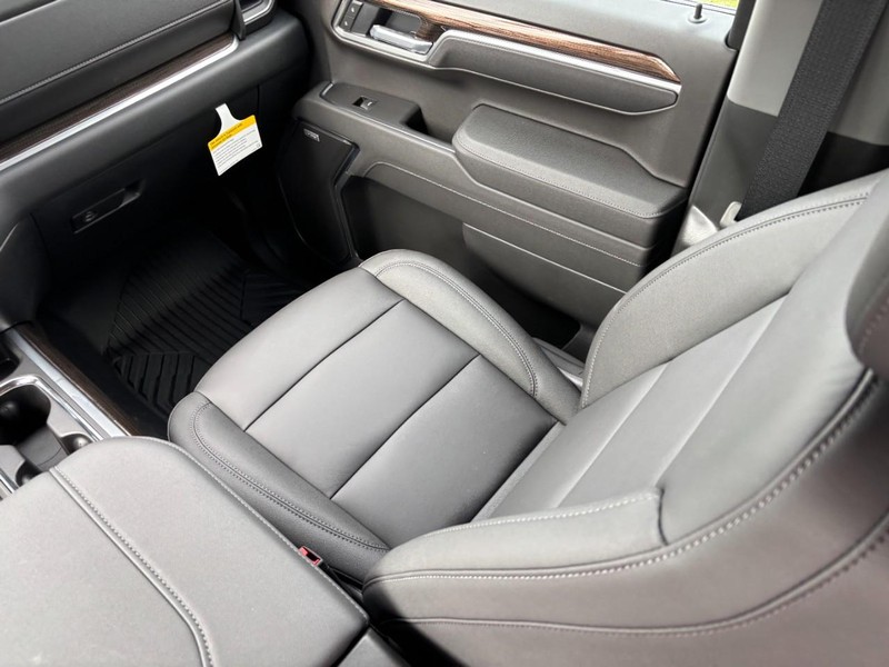 Chevrolet Silverado 1500 Vehicle Full-screen Gallery Image 9