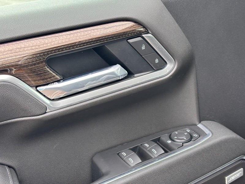 Chevrolet Silverado 1500 Vehicle Full-screen Gallery Image 11