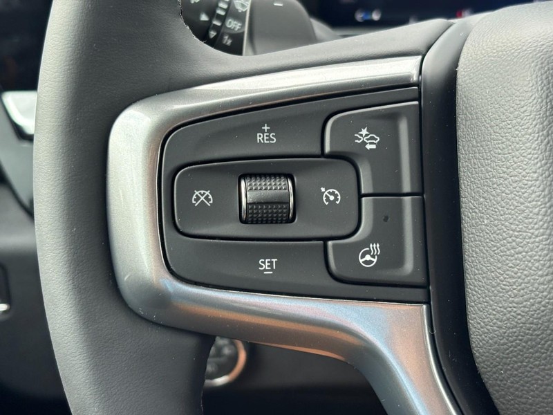 Chevrolet Silverado 1500 Vehicle Full-screen Gallery Image 12