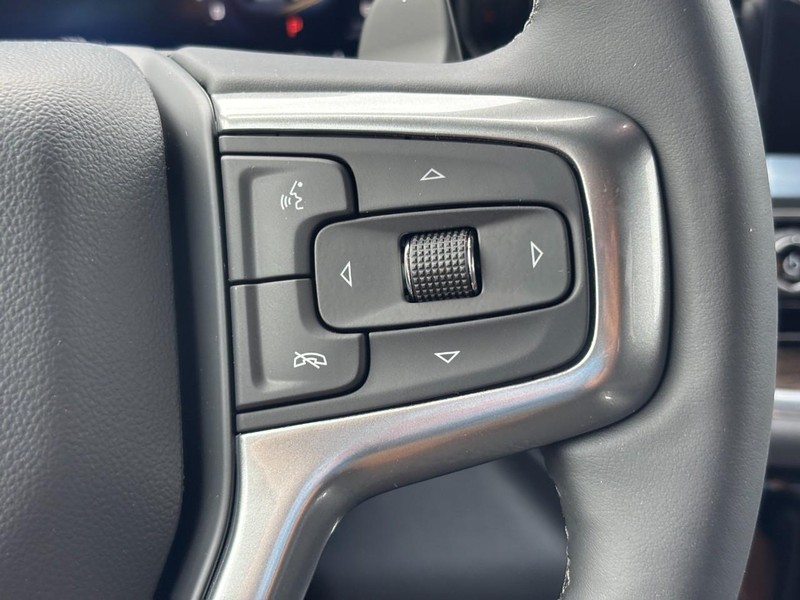 Chevrolet Silverado 1500 Vehicle Full-screen Gallery Image 13
