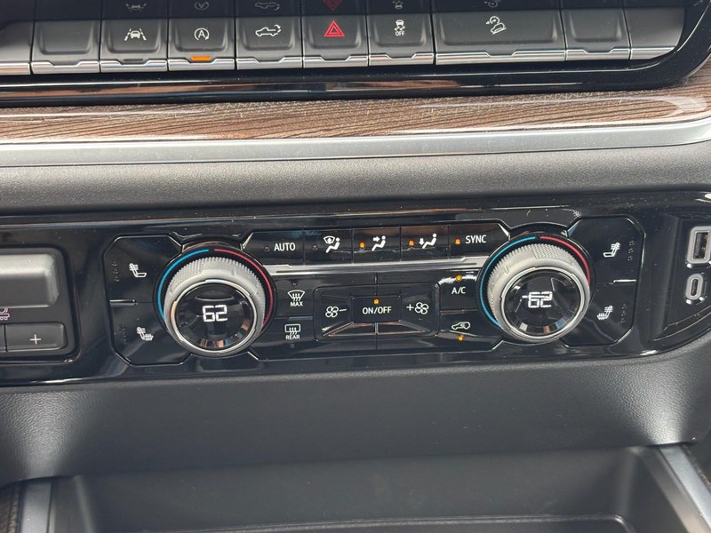 Chevrolet Silverado 1500 Vehicle Full-screen Gallery Image 17