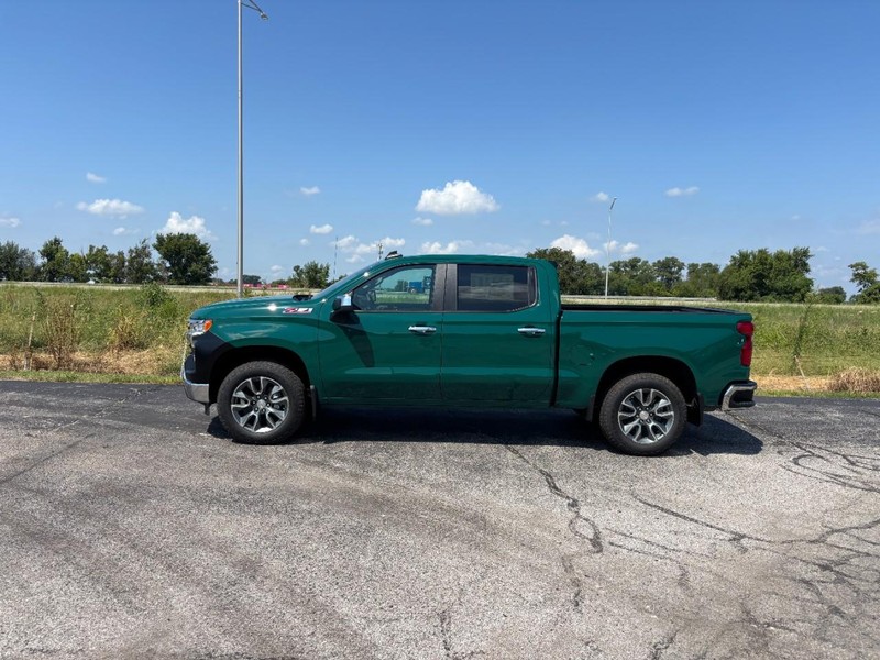 Chevrolet Silverado 1500 Vehicle Full-screen Gallery Image 2