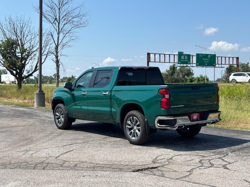 Chevrolet Silverado 1500 Vehicle Full-screen Gallery Image 3