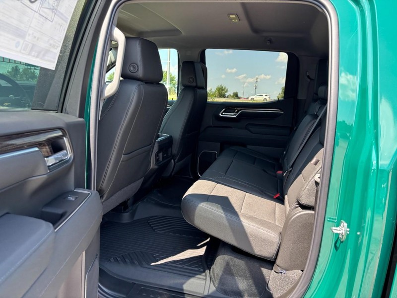 Chevrolet Silverado 1500 Vehicle Full-screen Gallery Image 5