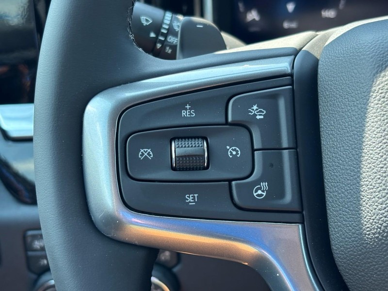 Chevrolet Silverado 1500 Vehicle Full-screen Gallery Image 12