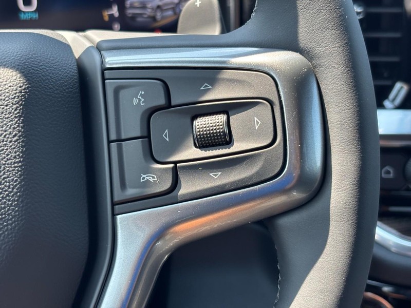 Chevrolet Silverado 1500 Vehicle Full-screen Gallery Image 13