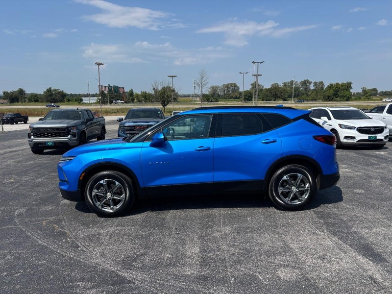 Chevrolet Blazer Vehicle Full-screen Gallery Image 2