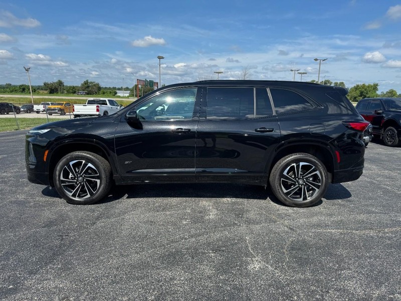 Buick Enclave Vehicle Full-screen Gallery Image 02