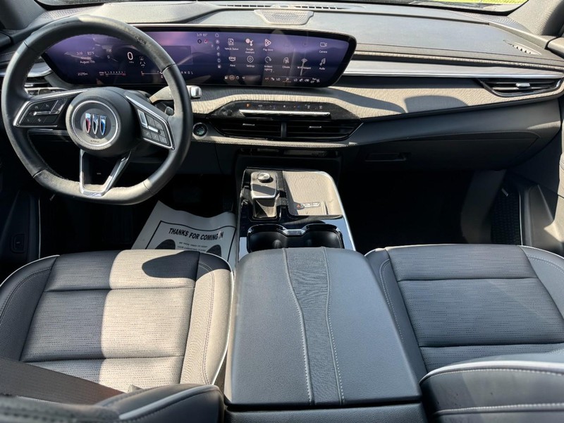 Buick Enclave Vehicle Full-screen Gallery Image 11